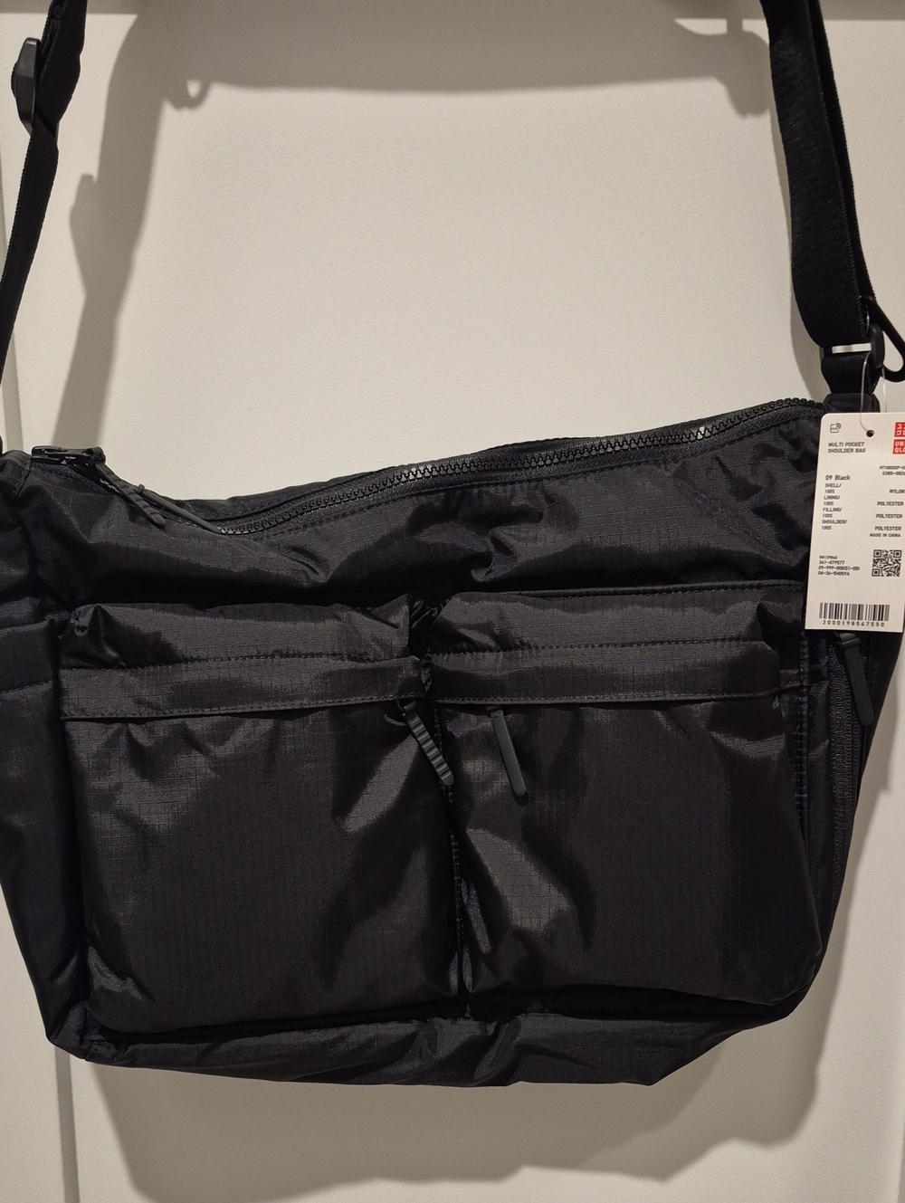 Nwt UNIQLO Black Nylon Shoulder Bag with Multiple Pockets - Picture 4 of 8